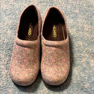 Women’s  Floral Slip-On Shoes - Pink and Gray